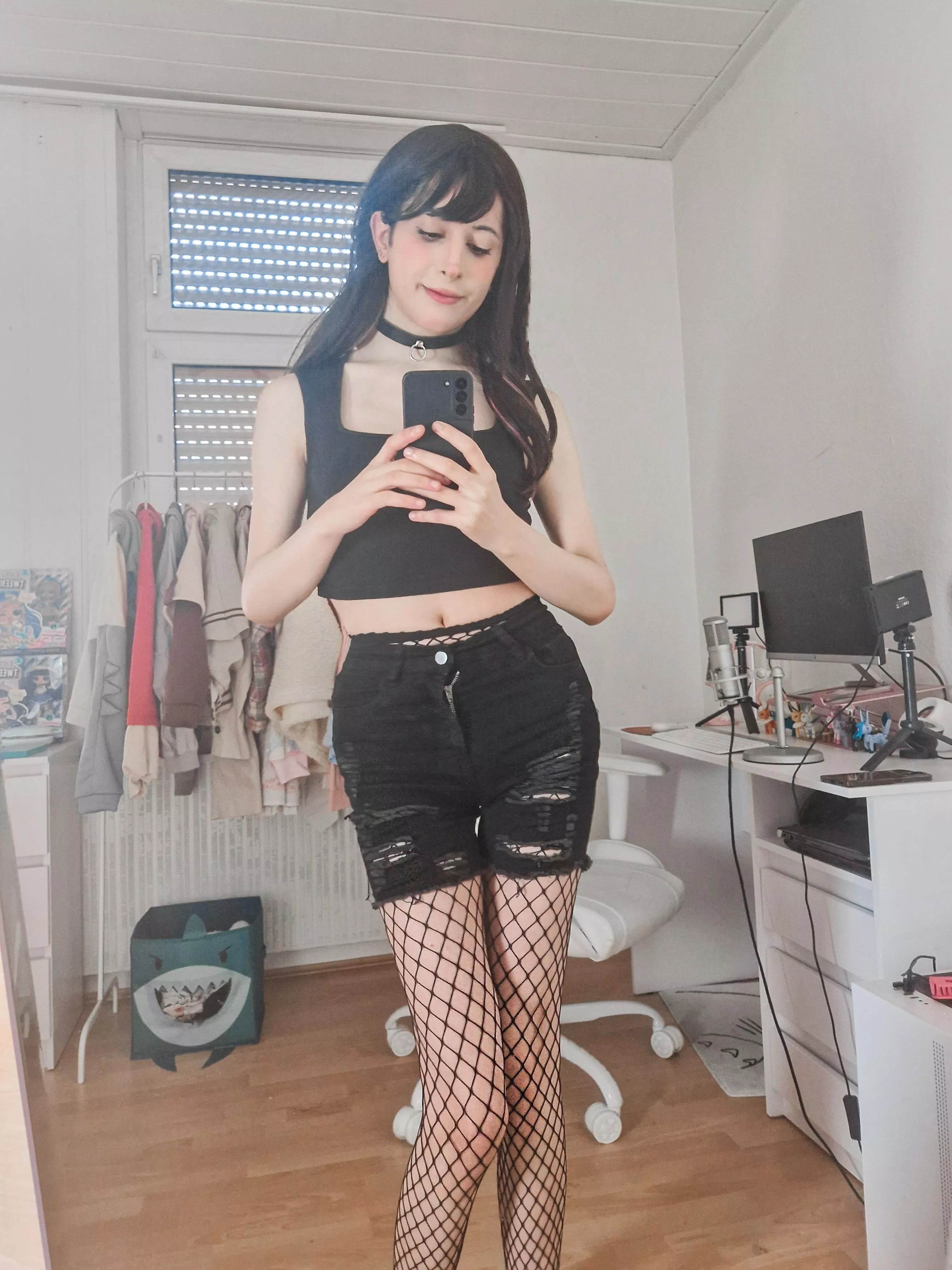 Rate my outfit from 1-10 <3 posted by puruchuu