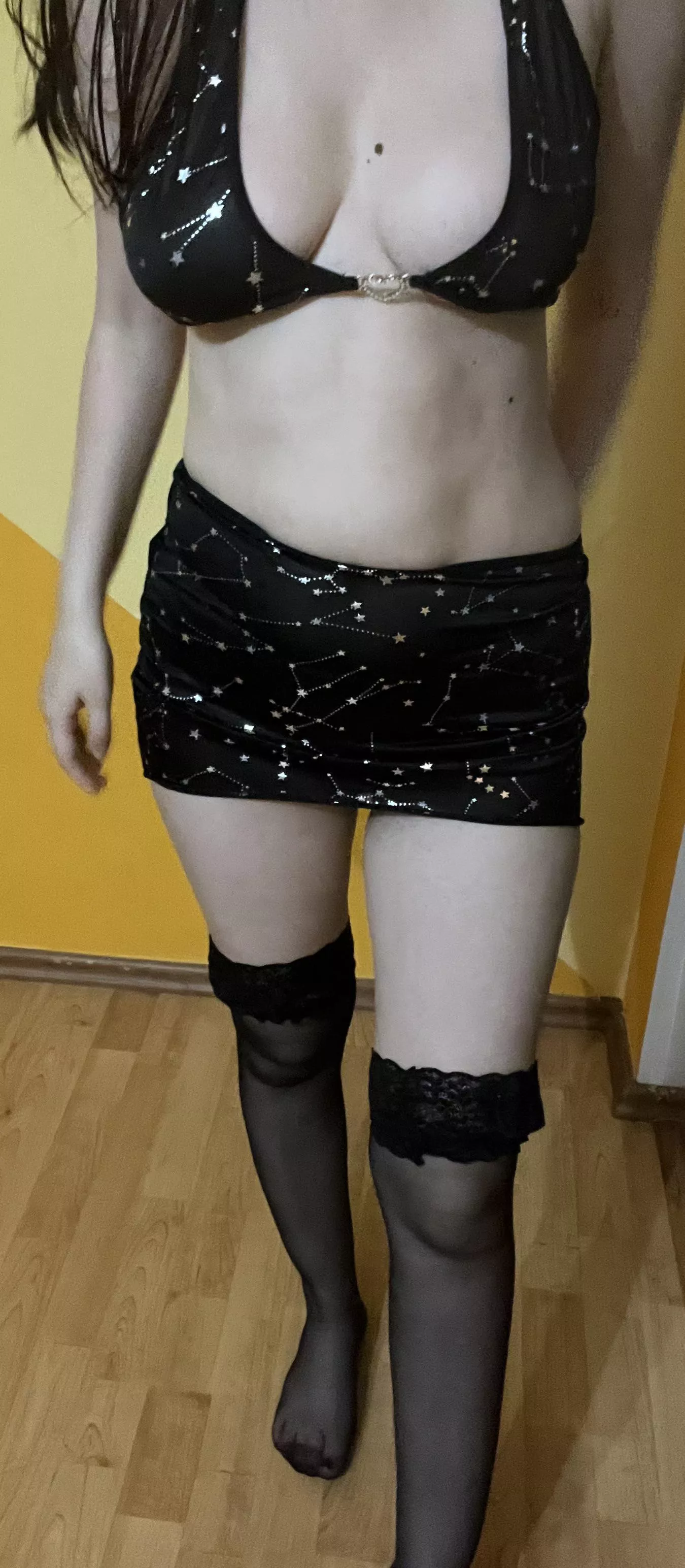 Sexy small skirt posted by kinkyhotdreams
