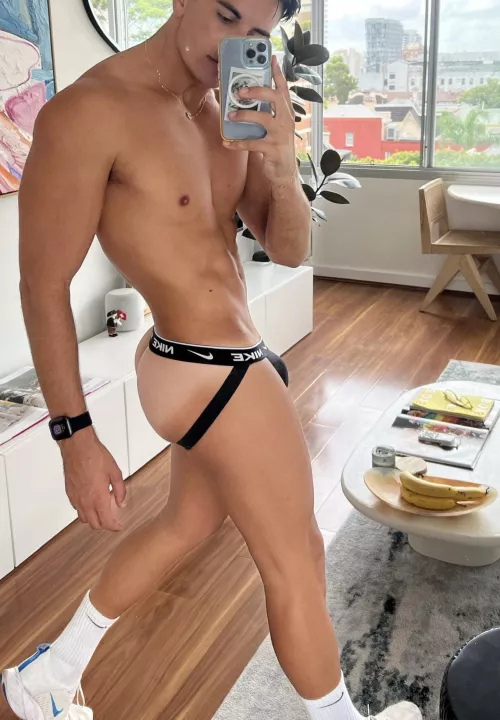 Sexy u/NathanKriis 🔥🔥 by asianic88