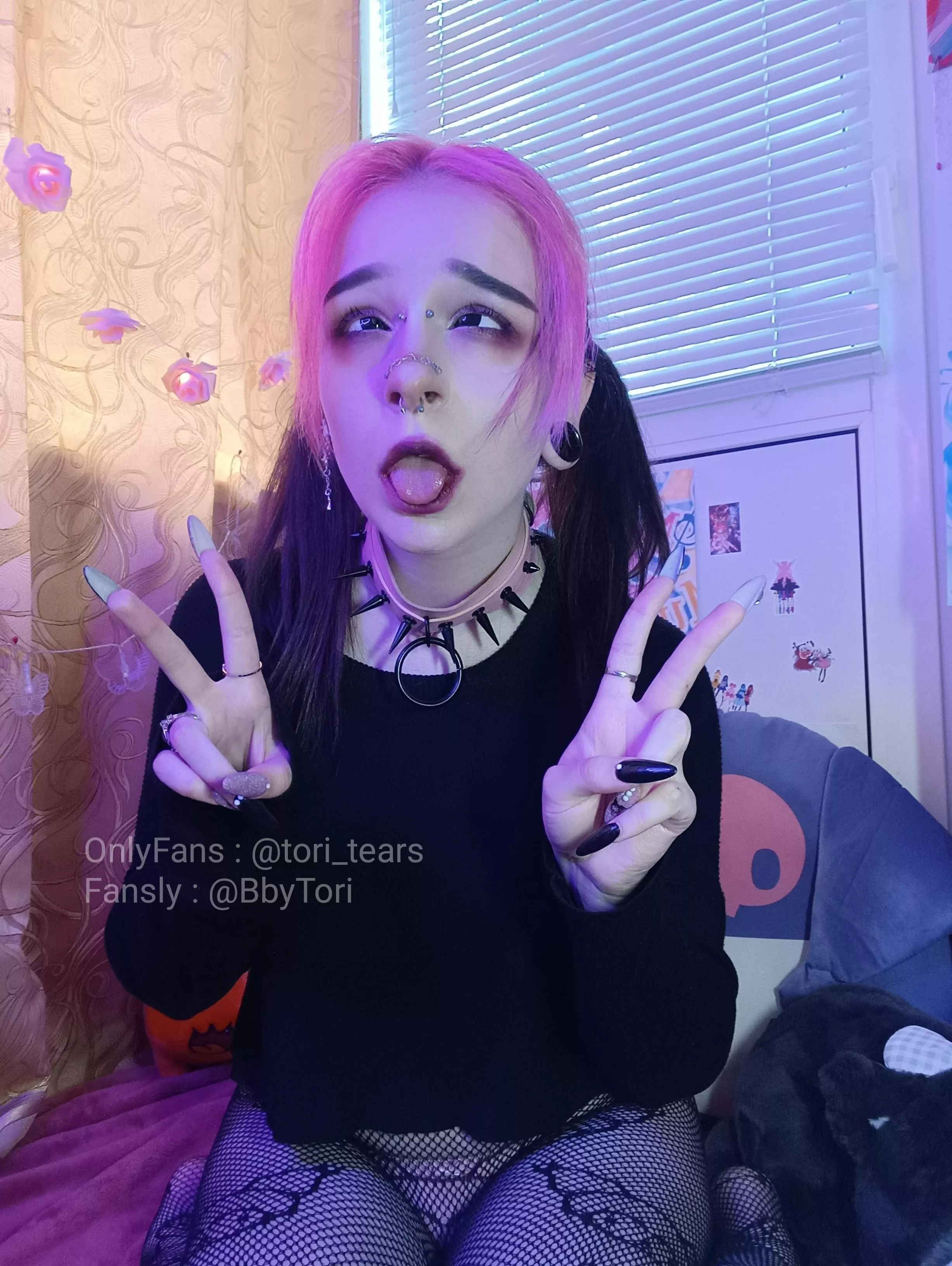 wide enough? 🥺 posted by BbyTori_