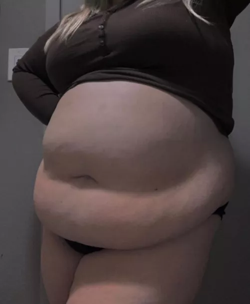 Would you like to stuff me till i reach my limit 🤤? by Huge_appetite