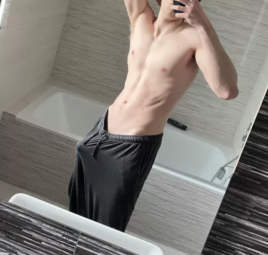 19 m hung fit boy looking for boys with huge dicks by TobiasAskkoldd