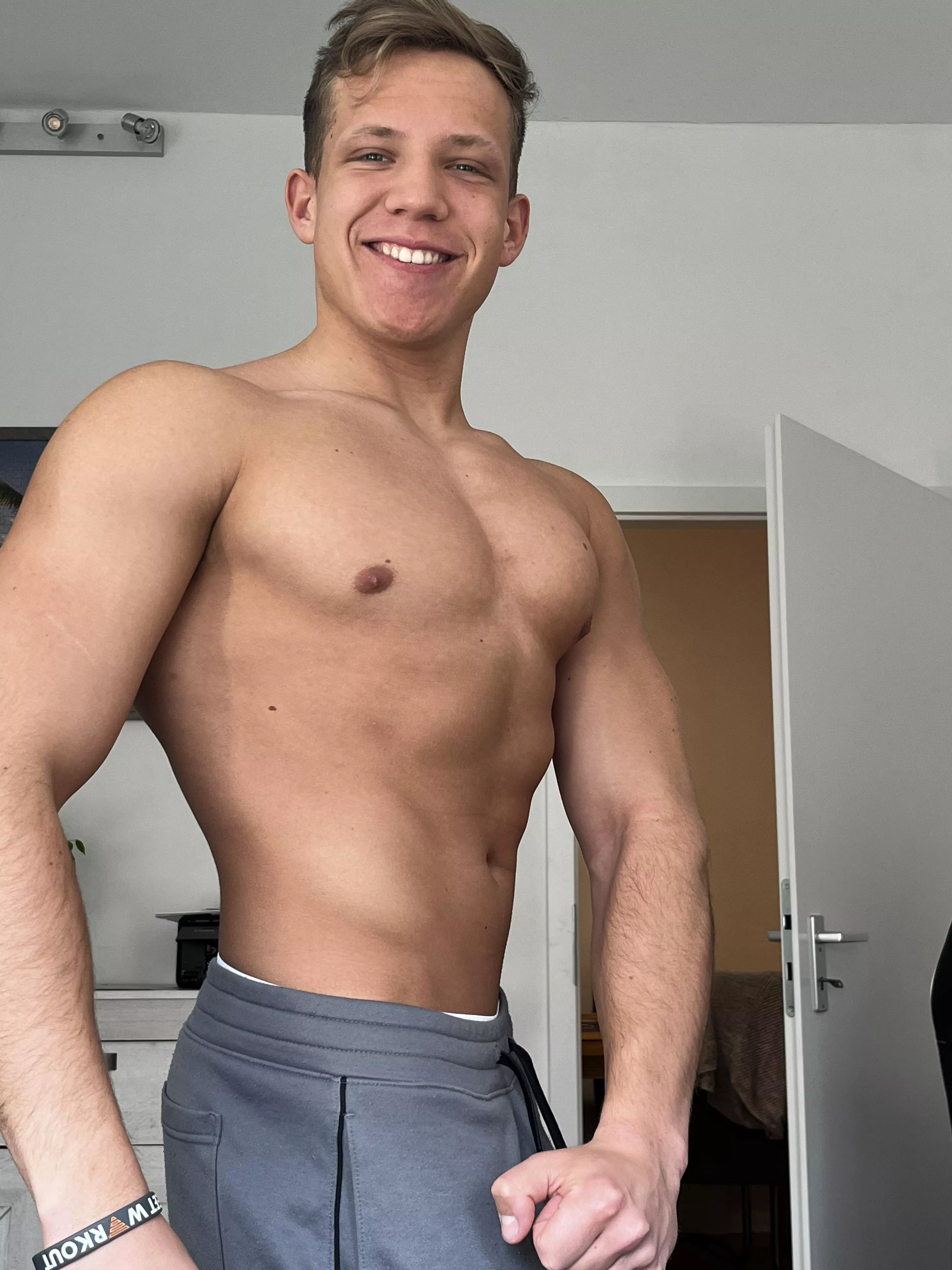 [20] Good fucking morning🔥🔥 posted by Henry3182