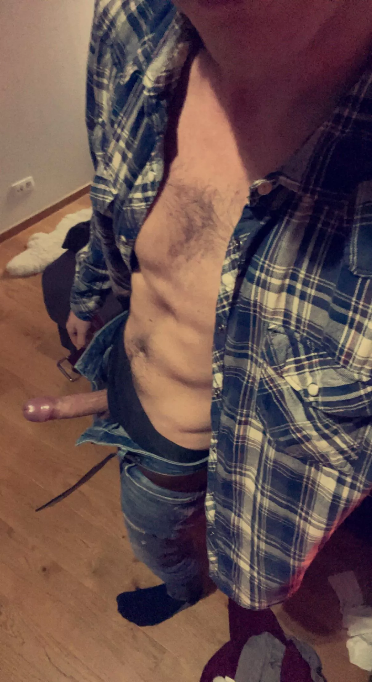 [24] kinky french stud. Any guy who want to worship me and discover the feeling to loose power ? Any dom who think he could dom me ? Open to many things. HMU posted by yoursexygay97