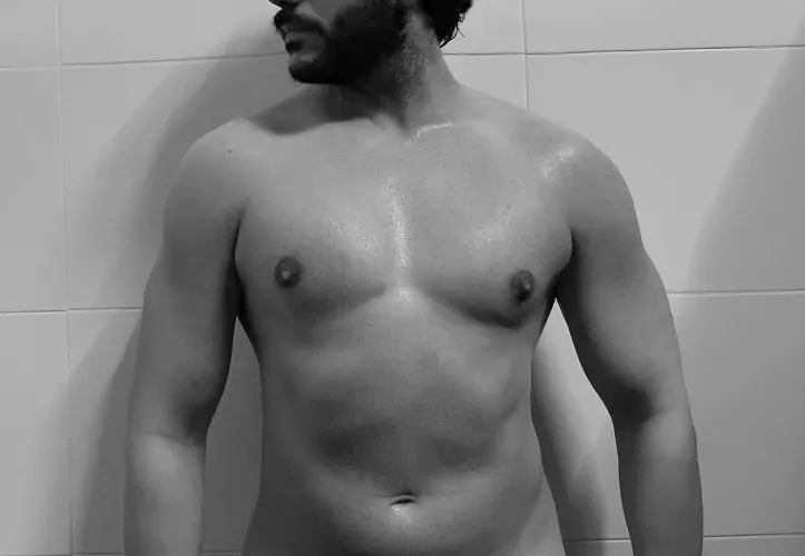 [27] sub looking for muscle, beefy or athletic dominant men. Only my age or older. Hum with your asl and pic. by WoolfMarcus