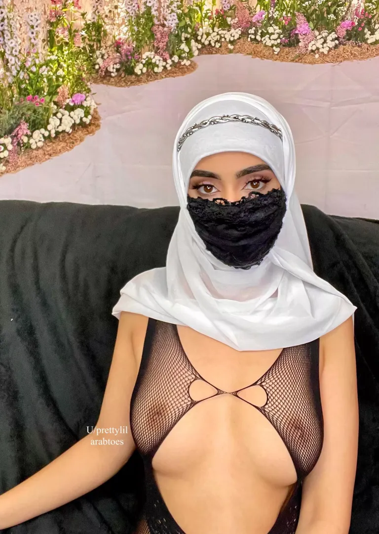 Do guys still appreciate smaller boobs? by prettylilarabtoes