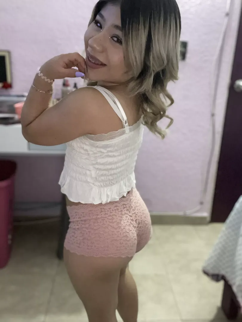 does my booty pass the test? (I’m 4 feet with great perks 😉🙊) by Kiwipeelz