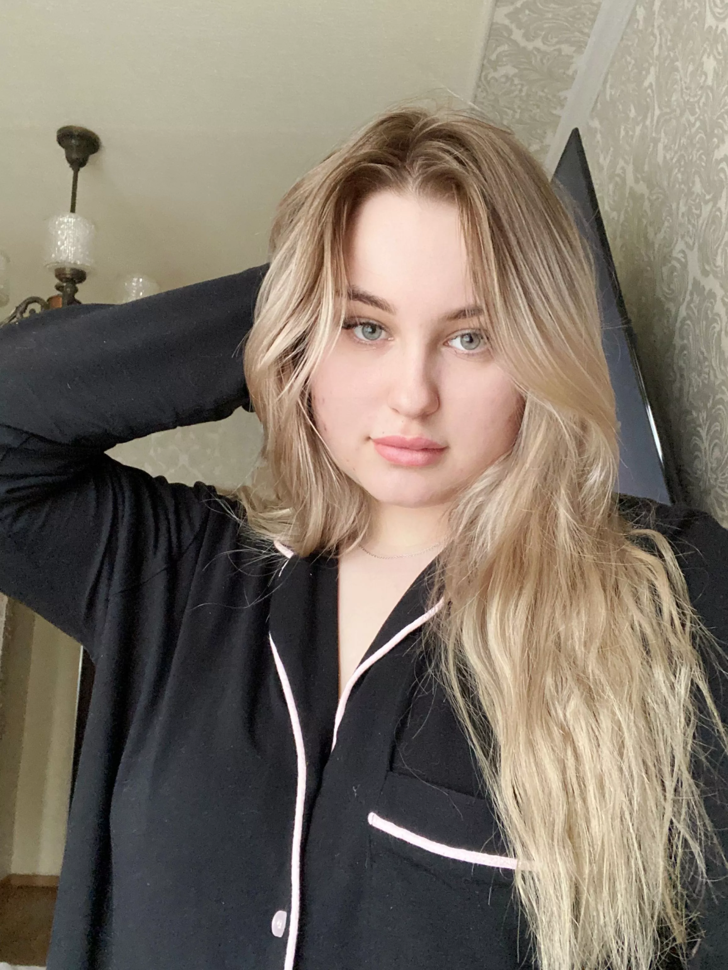 Enjoying some morning yoga posted by lilshimmigf