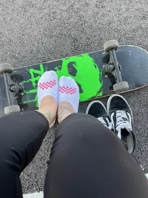 [F] 🛹🧦 by Lollipoptoes22