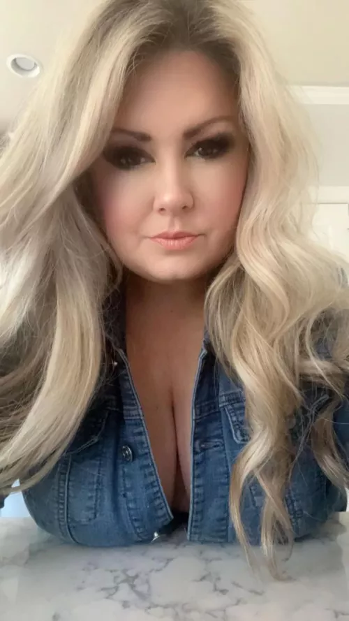 Good morning, hope you have a great Monday! by highheel_hotwife