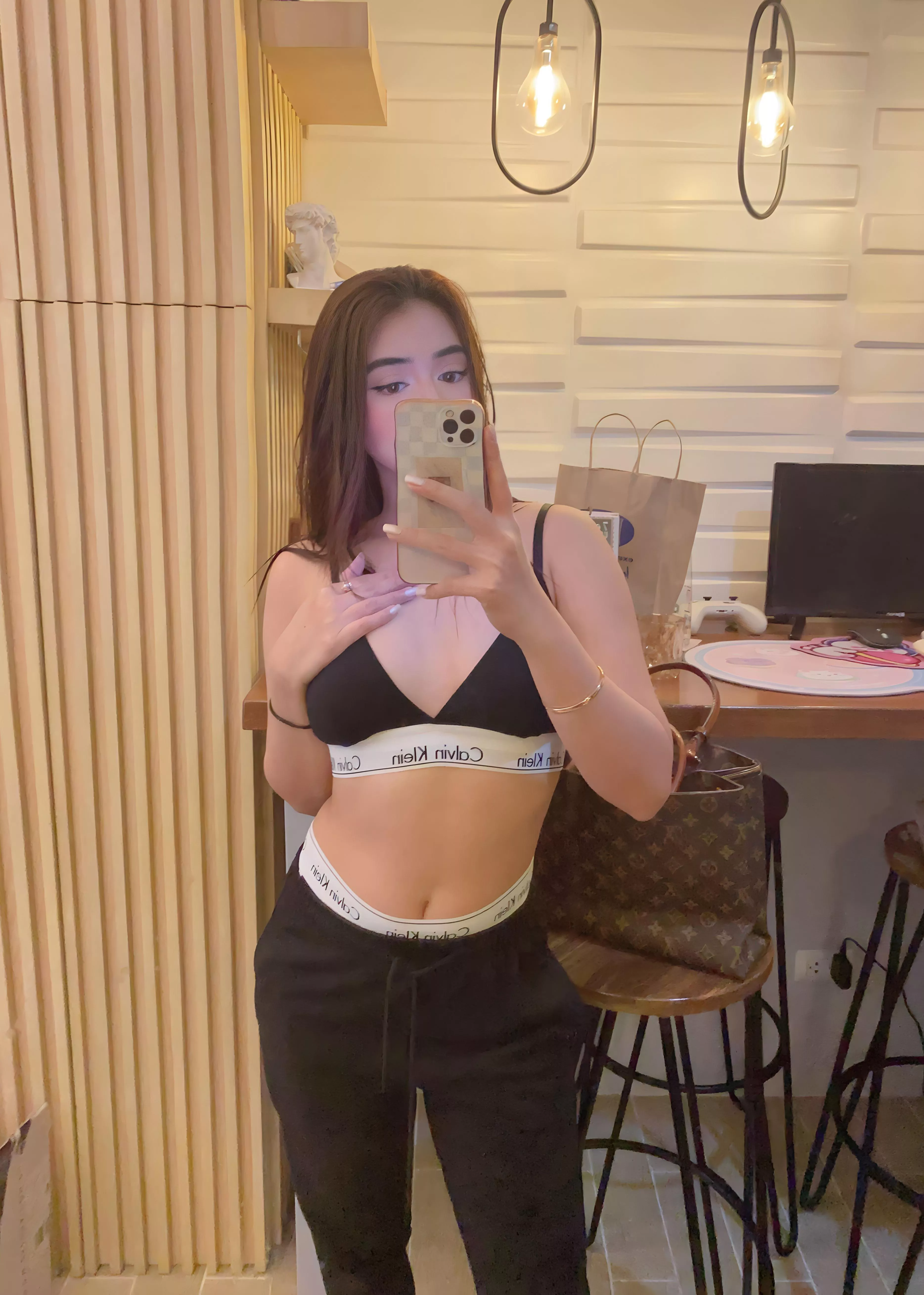 Happy Monday :) [F] posted by veronicacrbunny