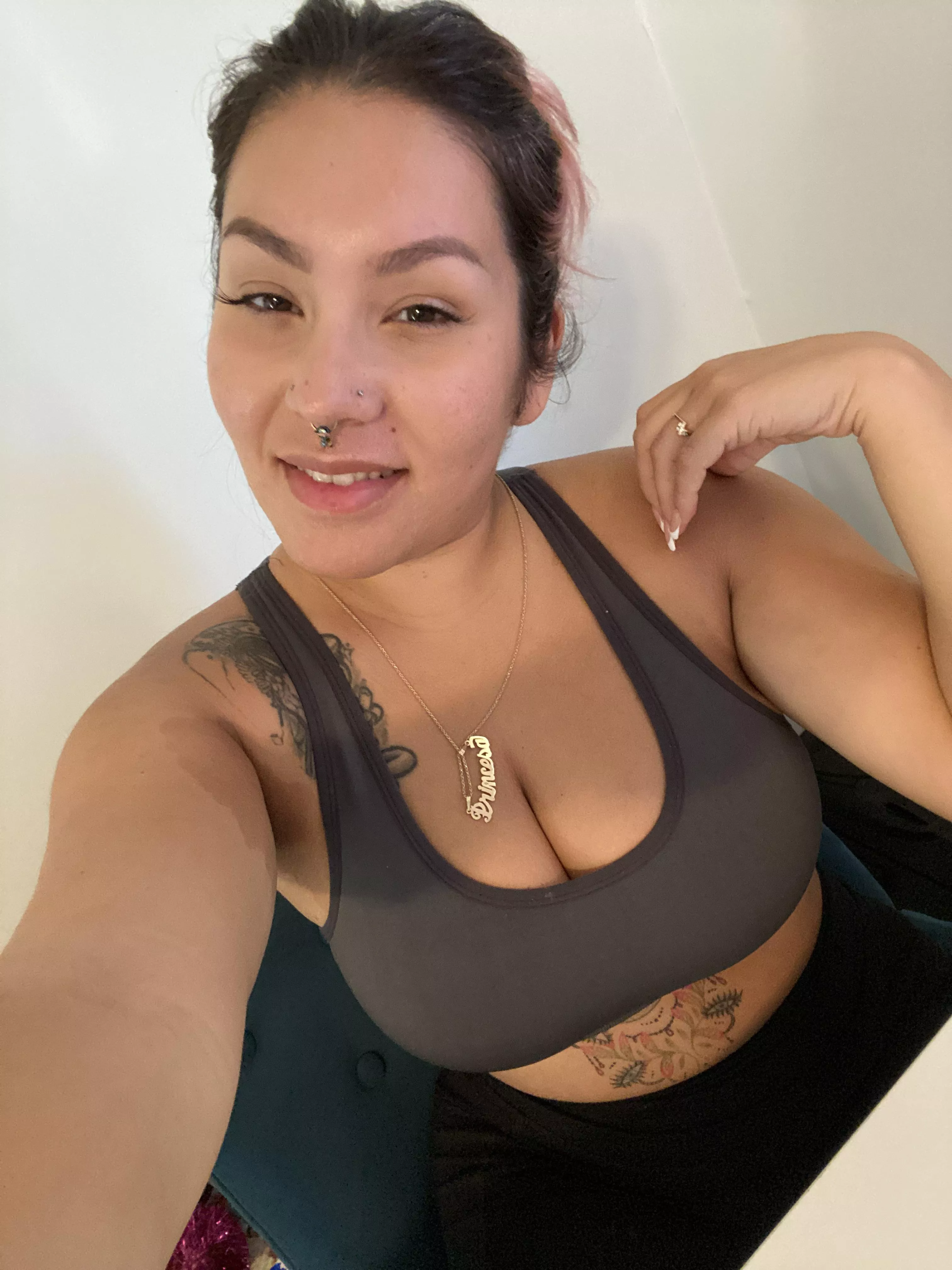 Happy Monday 😘 posted by peachyyypeaches