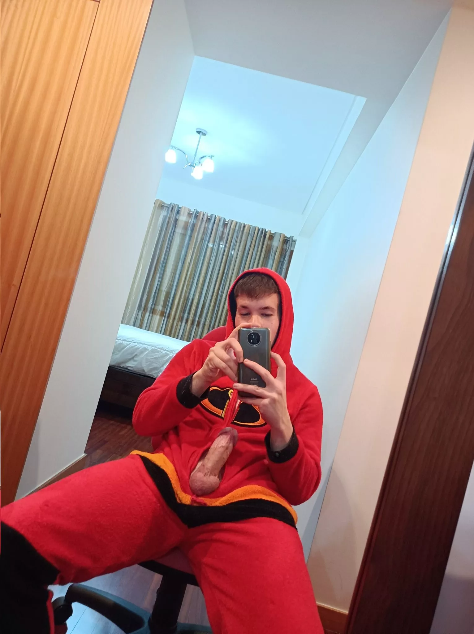 Hi guys 😇 posted by lickymyblicky69