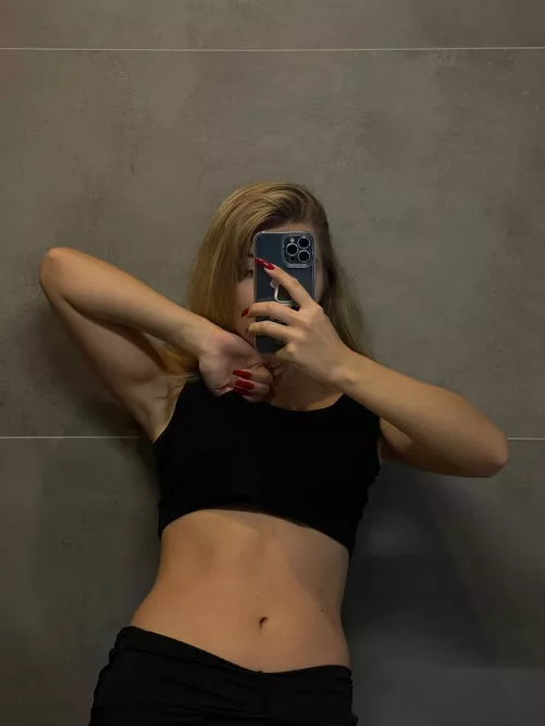 I love my fit tummy [IMG] by strungdelorme