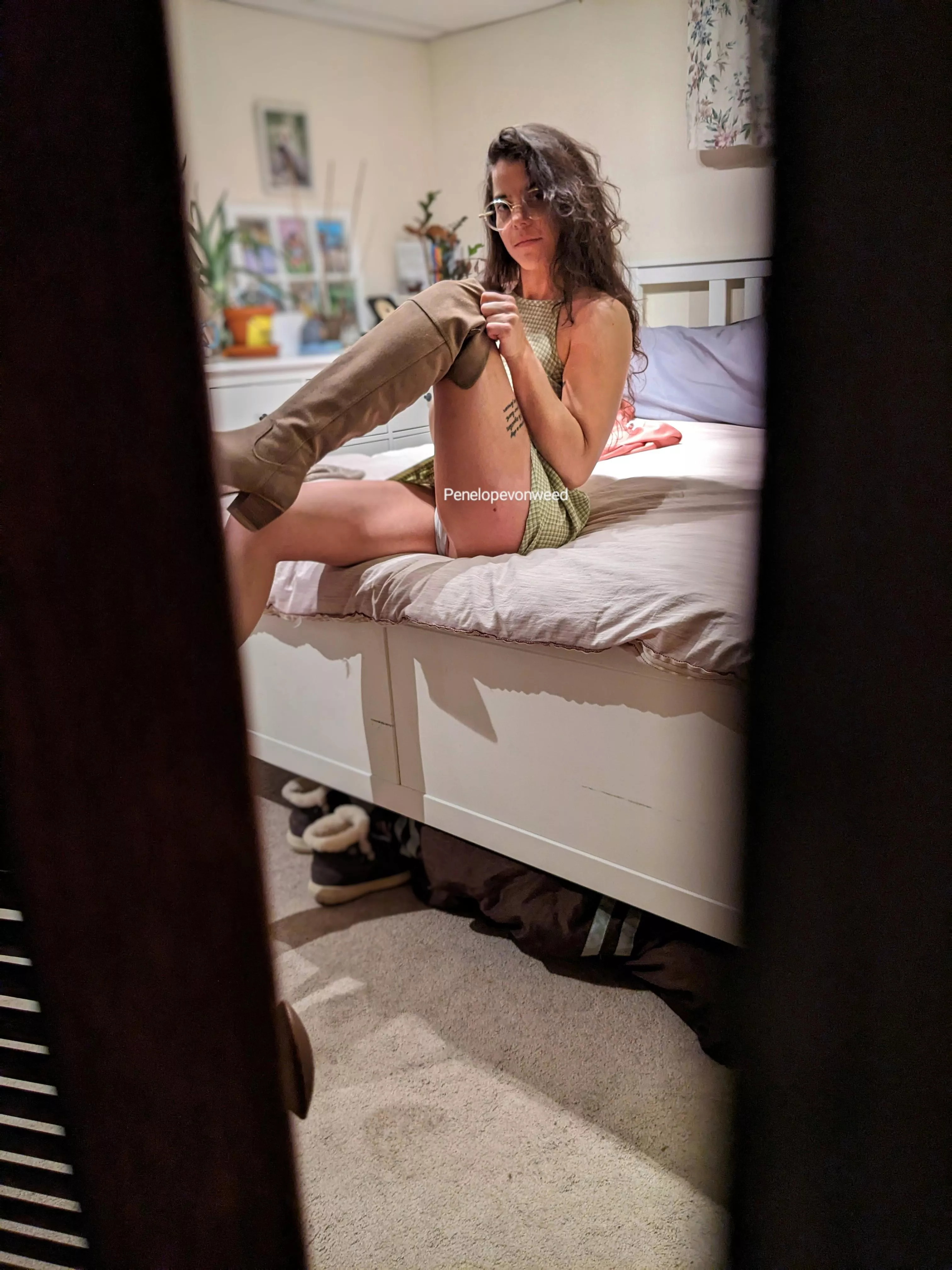 I spy with my little eye, someone watching me change 😈😘 posted by Penelopevonweed