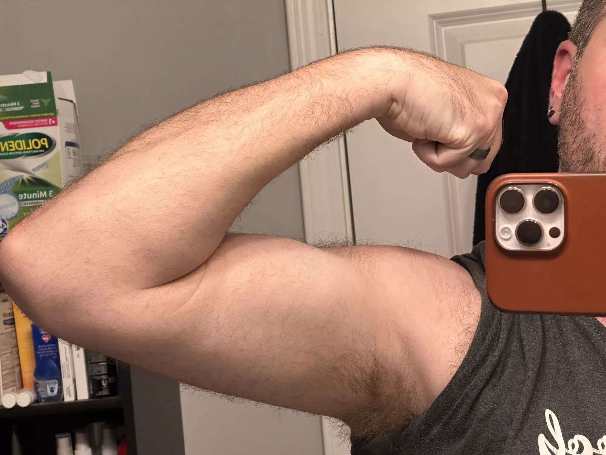 I’m a 37 year old gay guy who loves cock. Wanna hang out? posted by THROWAWAY211177