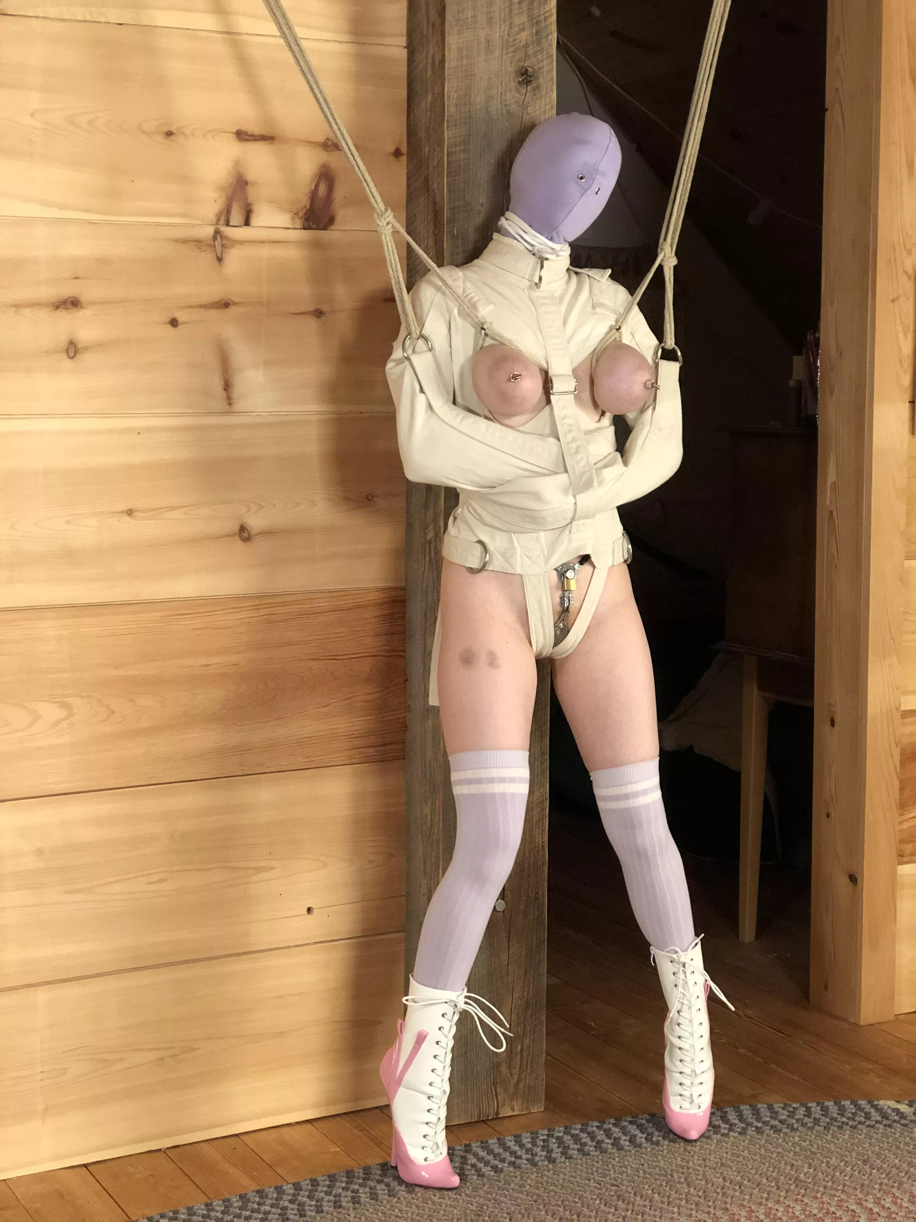 Kinky little [f]uckdoll hung up in storage. posted by painslut-alice