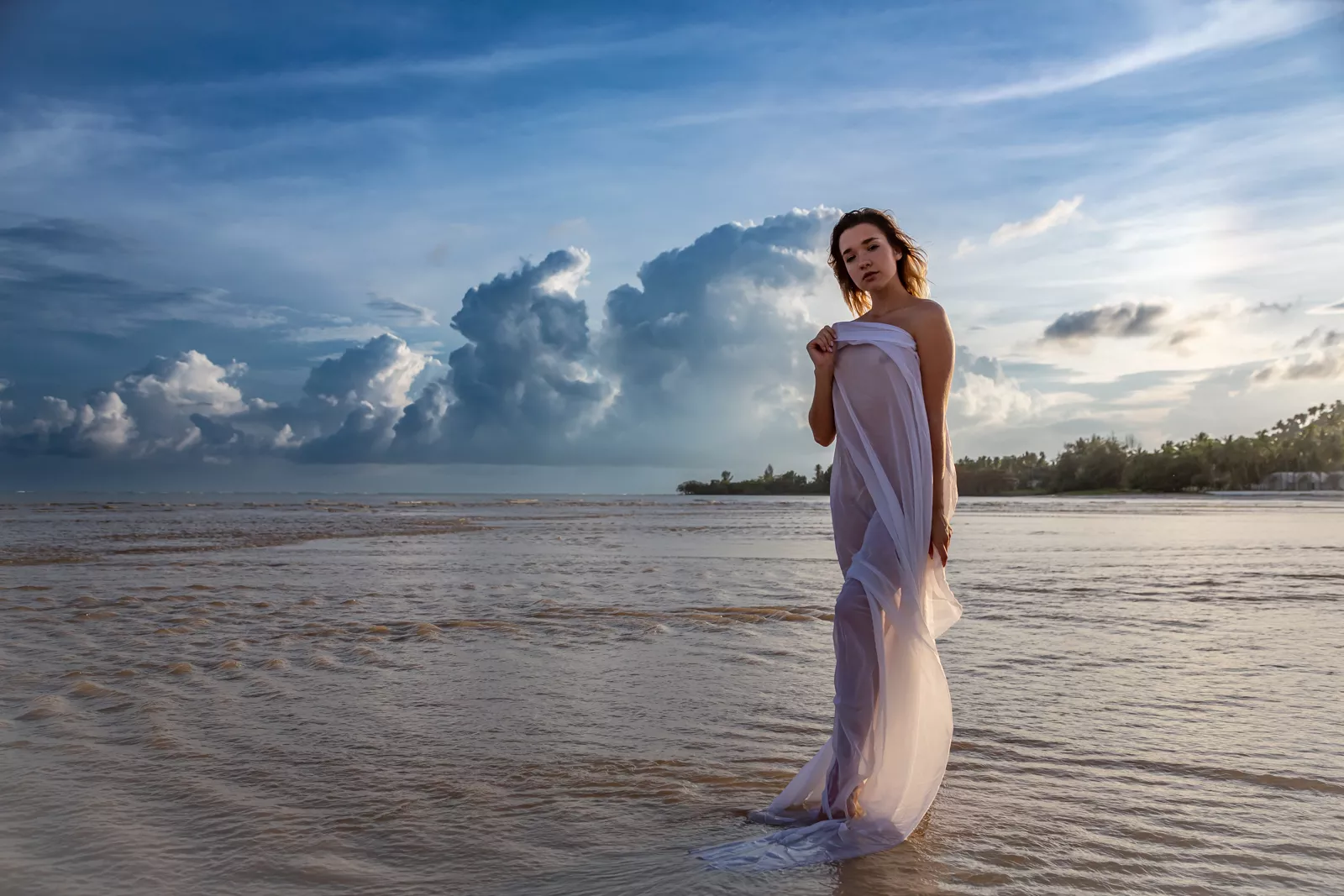 Look closely, I love teasing them in public? posted by JulesBlondy