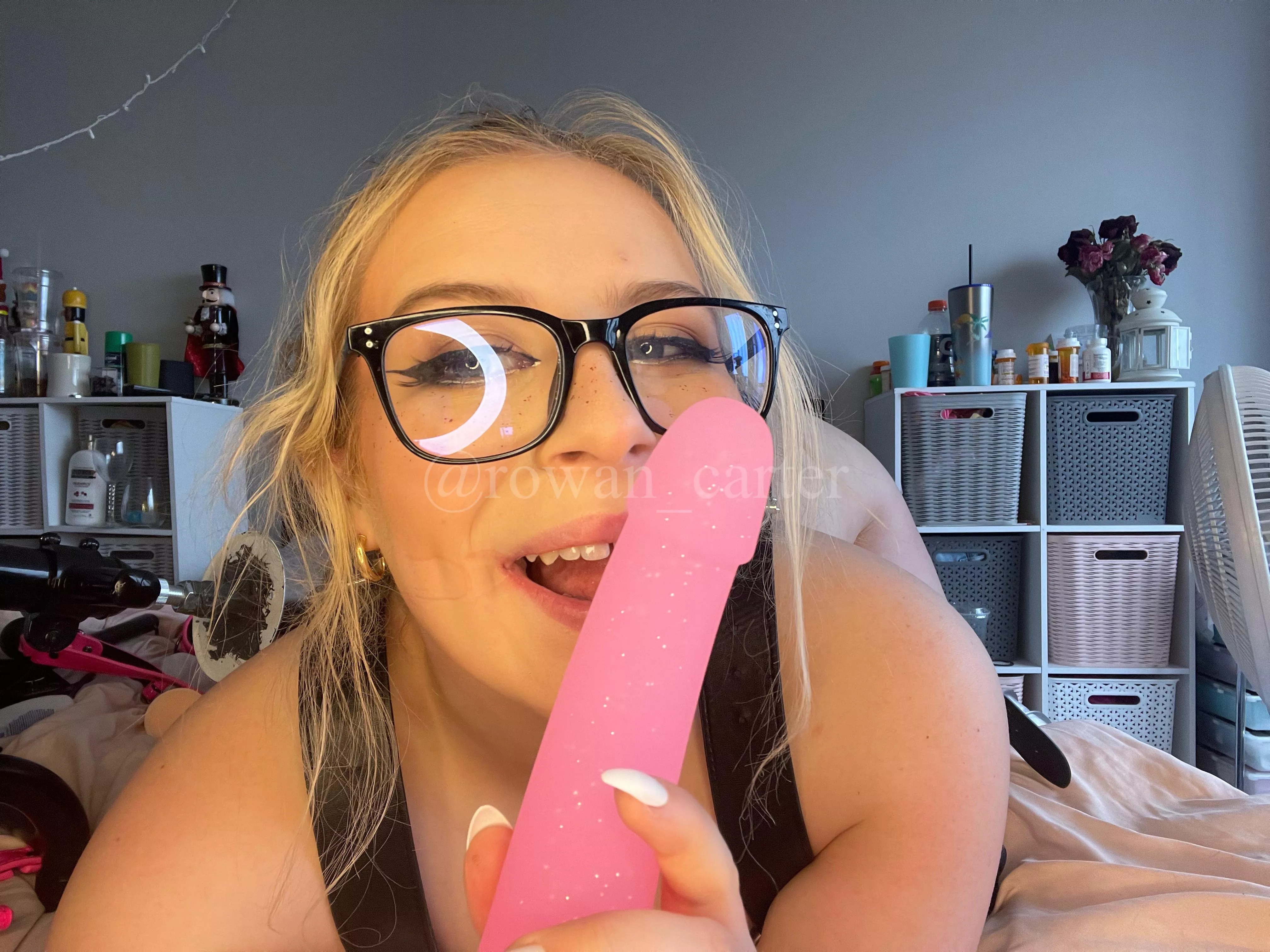 Love my new glittery toy ;) posted by rowan_carter