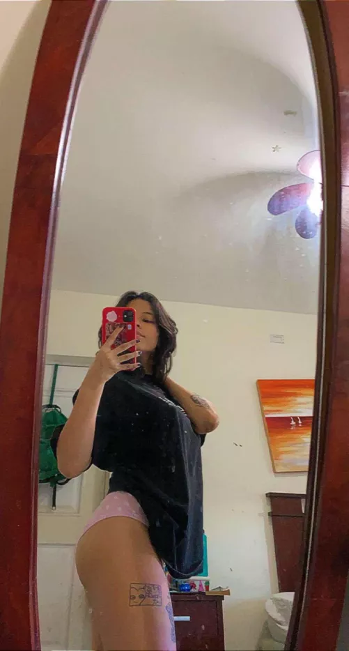 love taking mirror selfies [F] 💋 by leadeashy