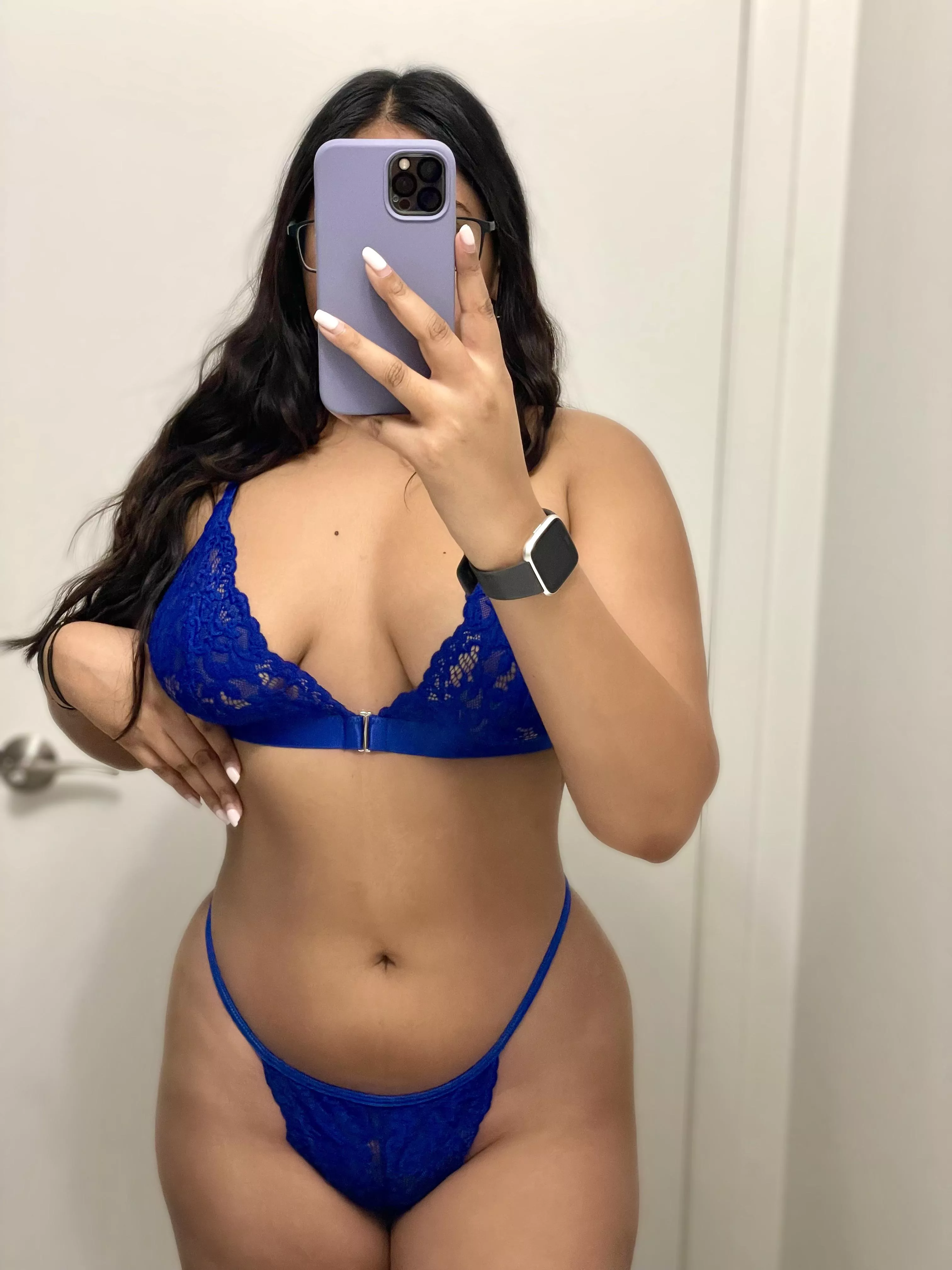 Quick mirror selfie, how do I look? 😏 [F] posted by LatinDesiCPL