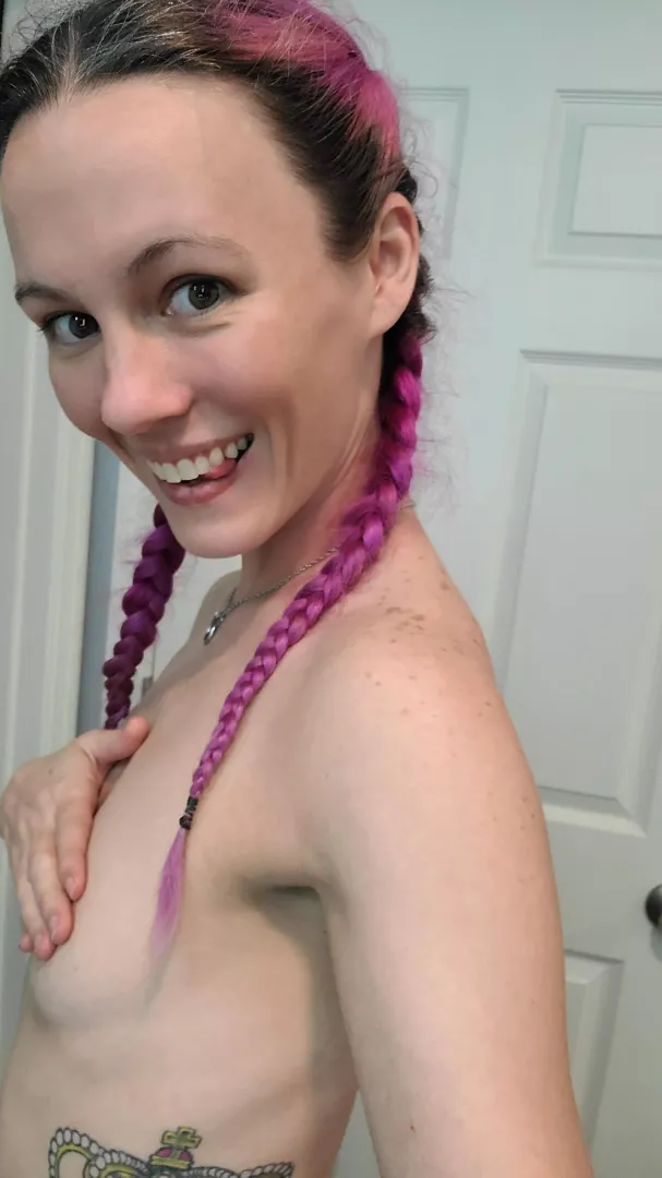 Sexy shoulder freckles by xo_Emmarose_xo