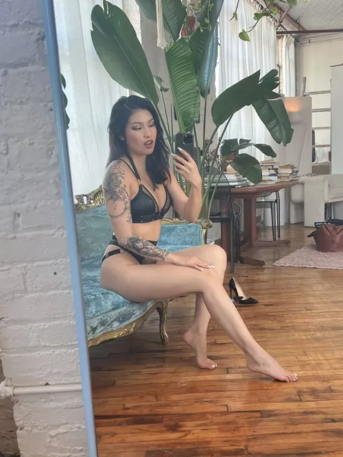 Tempting you with these perfect legs. by mxtomie