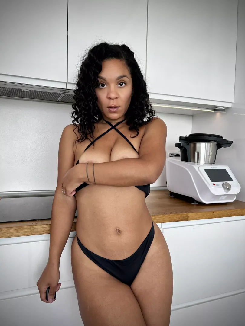 This MILF is waiting for you in the kitchen by missfluo