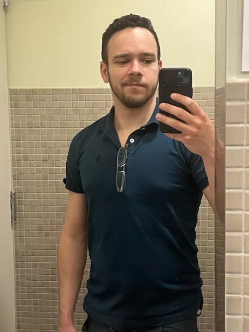 Thought I looked decent in this lighting so I took a pic. What do you guys think of this colour on me? by jackness_monster