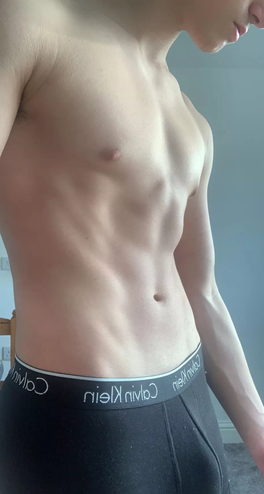 Veiny forearm 💪🏻 posted by leo-brooks