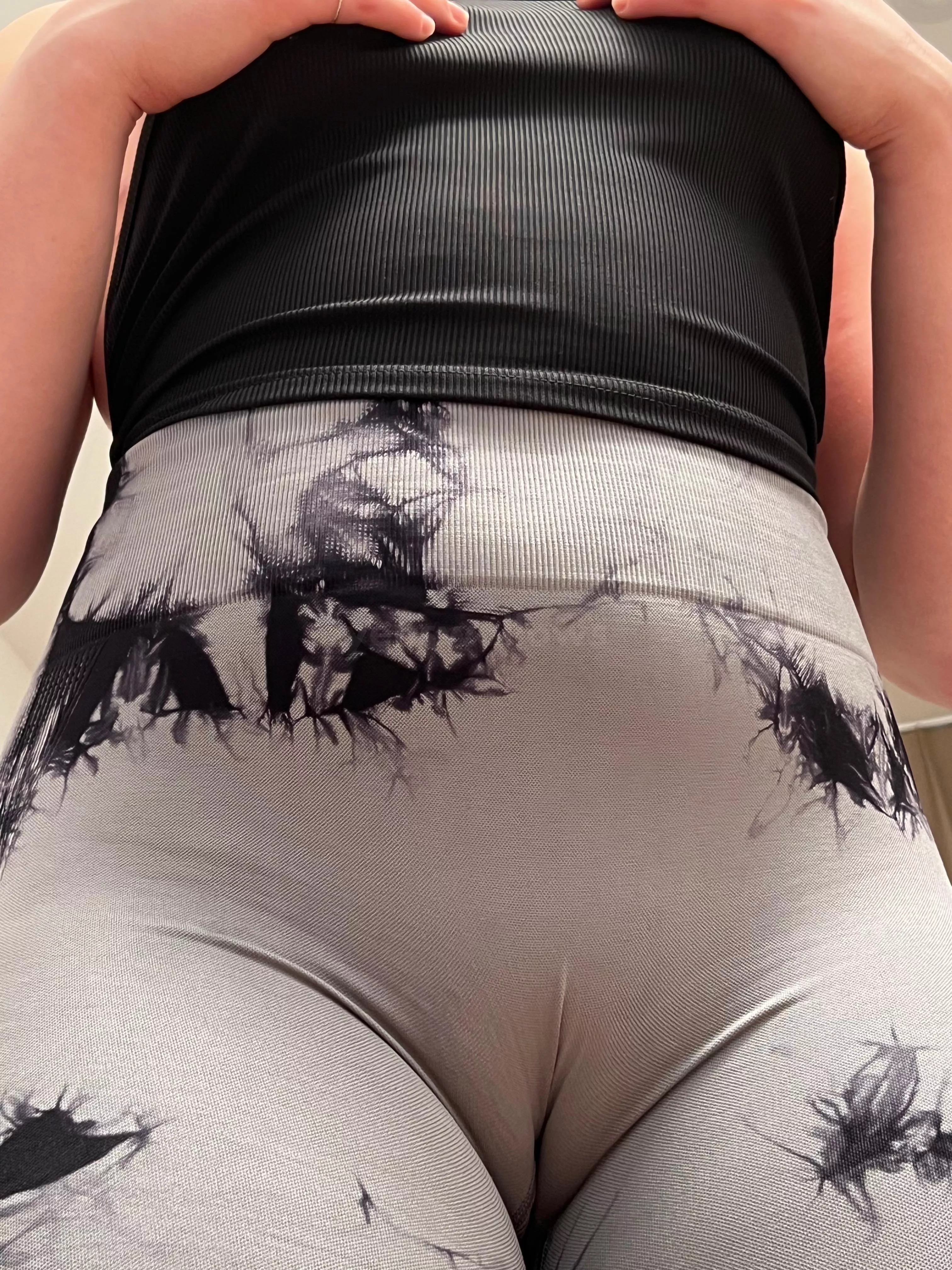 When tights are too tight posted by YenSwallows