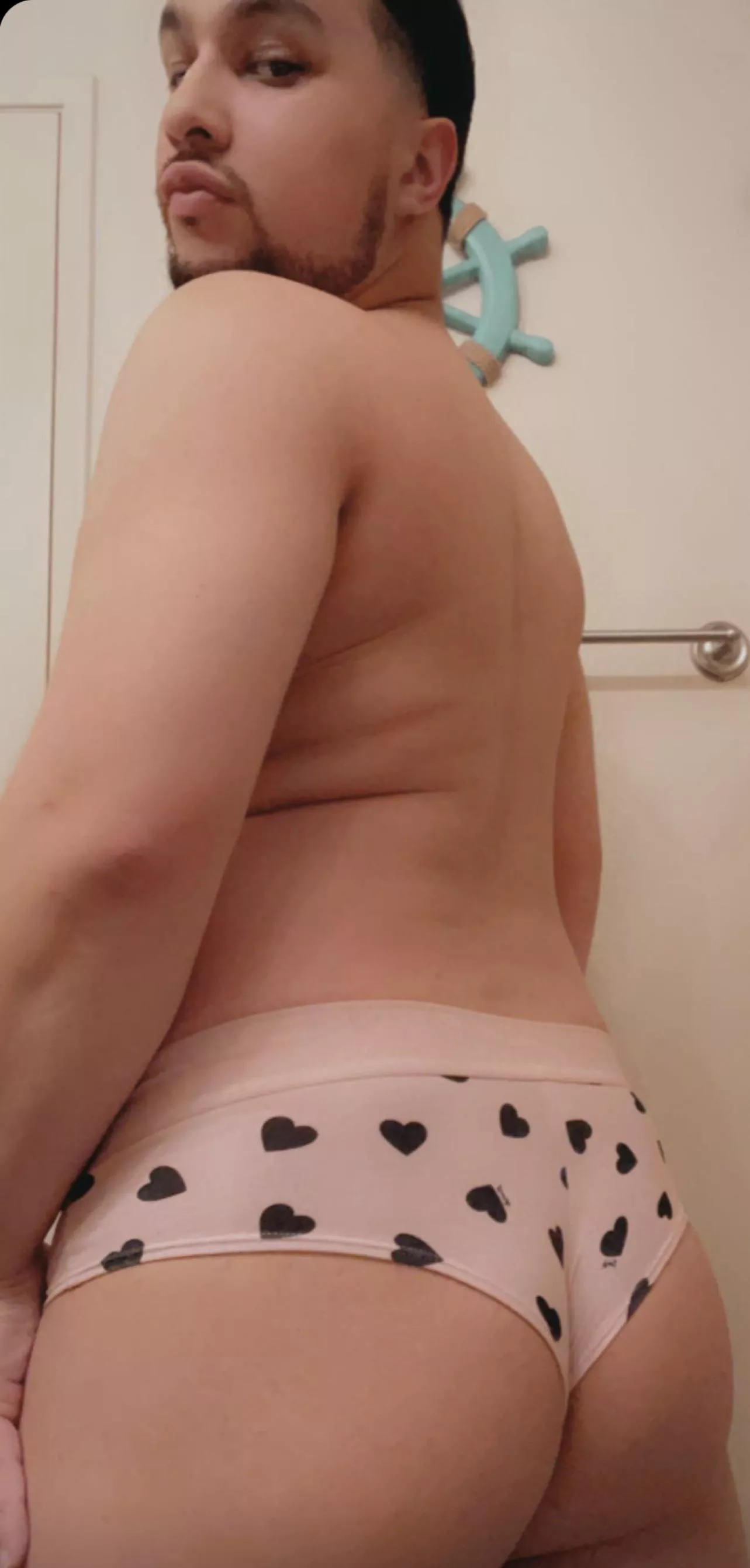 [27] newer to this! I’d love to know what you think! posted by ThickAssBottomBoy