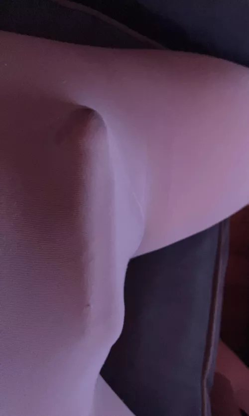 45. Seeking chat friends who like bulges in leggings by miboywonder