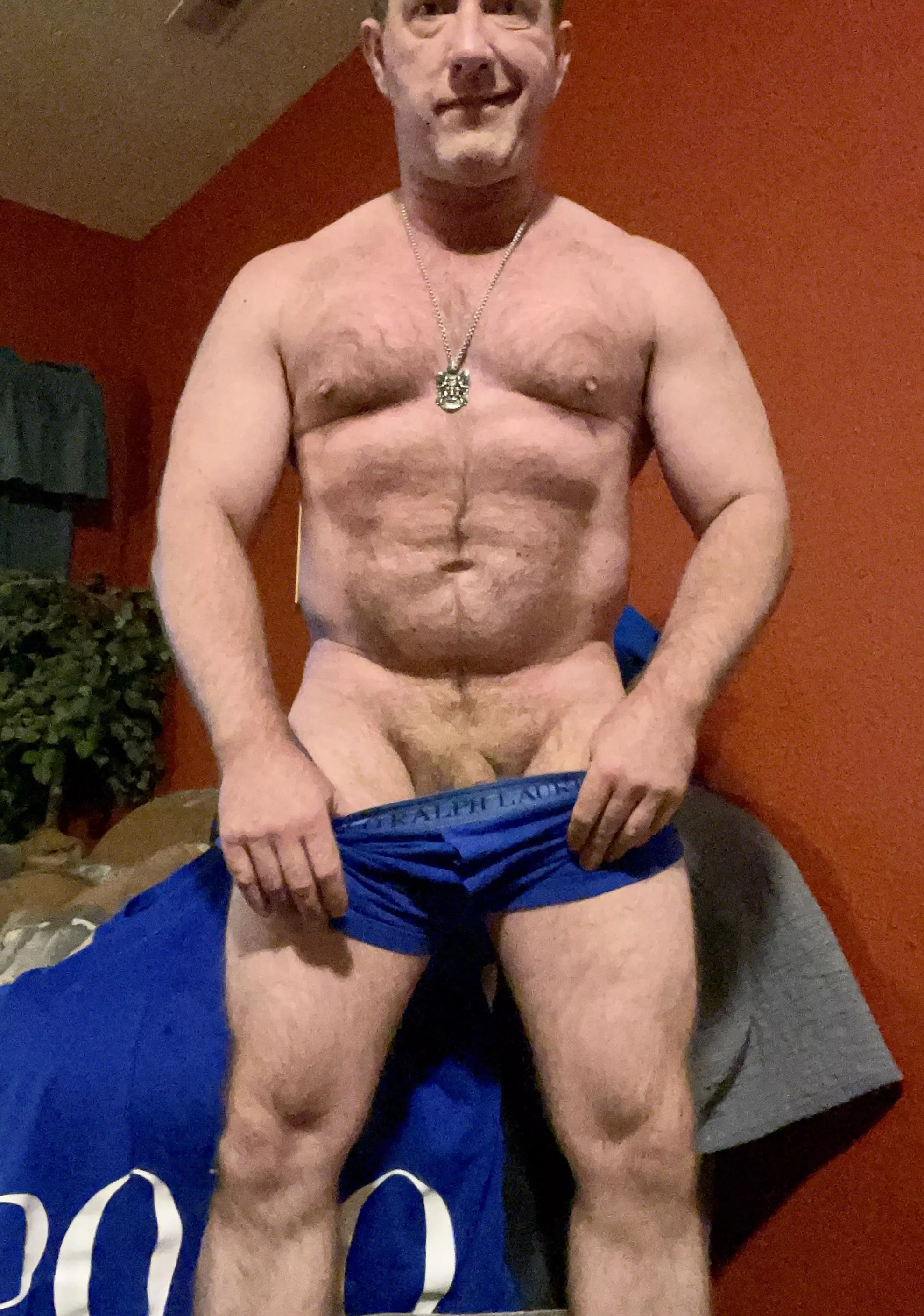 47(M) quiet night relaxing after the gym posted by madhatter603