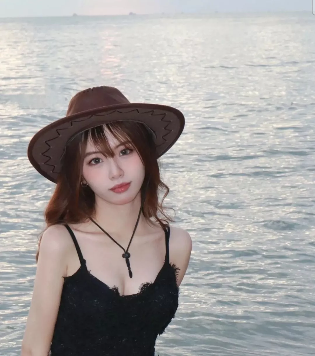 At sea posted by fullnameqwertyu