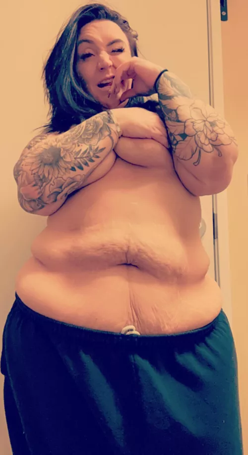 Belly and boobs by meganbbw87