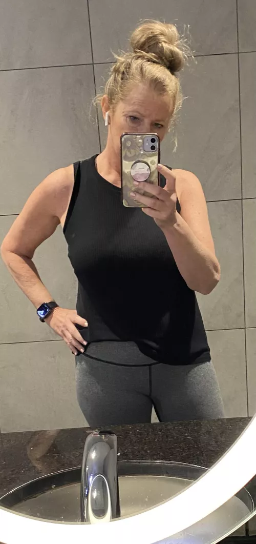 cause everyone loves a gym selfie right ? by KateSterling1