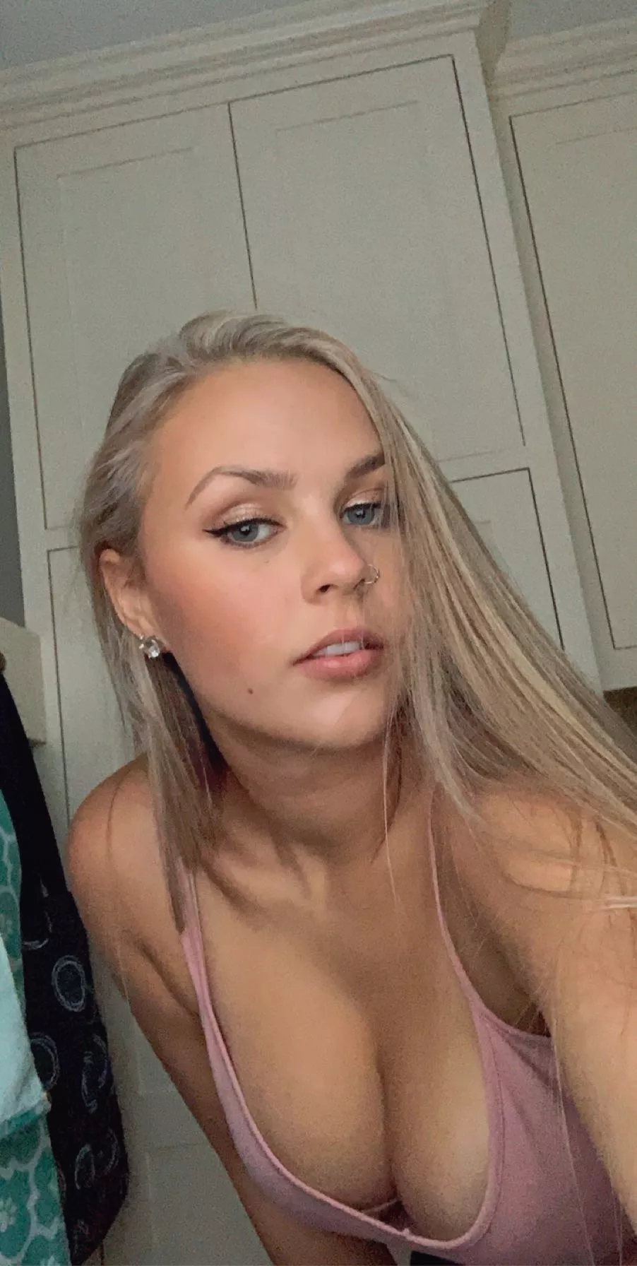 Cute blonde posted by Wallydinger123