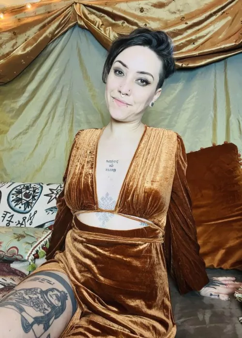 Deep burnt orange [NB] by UrsinaeVespera