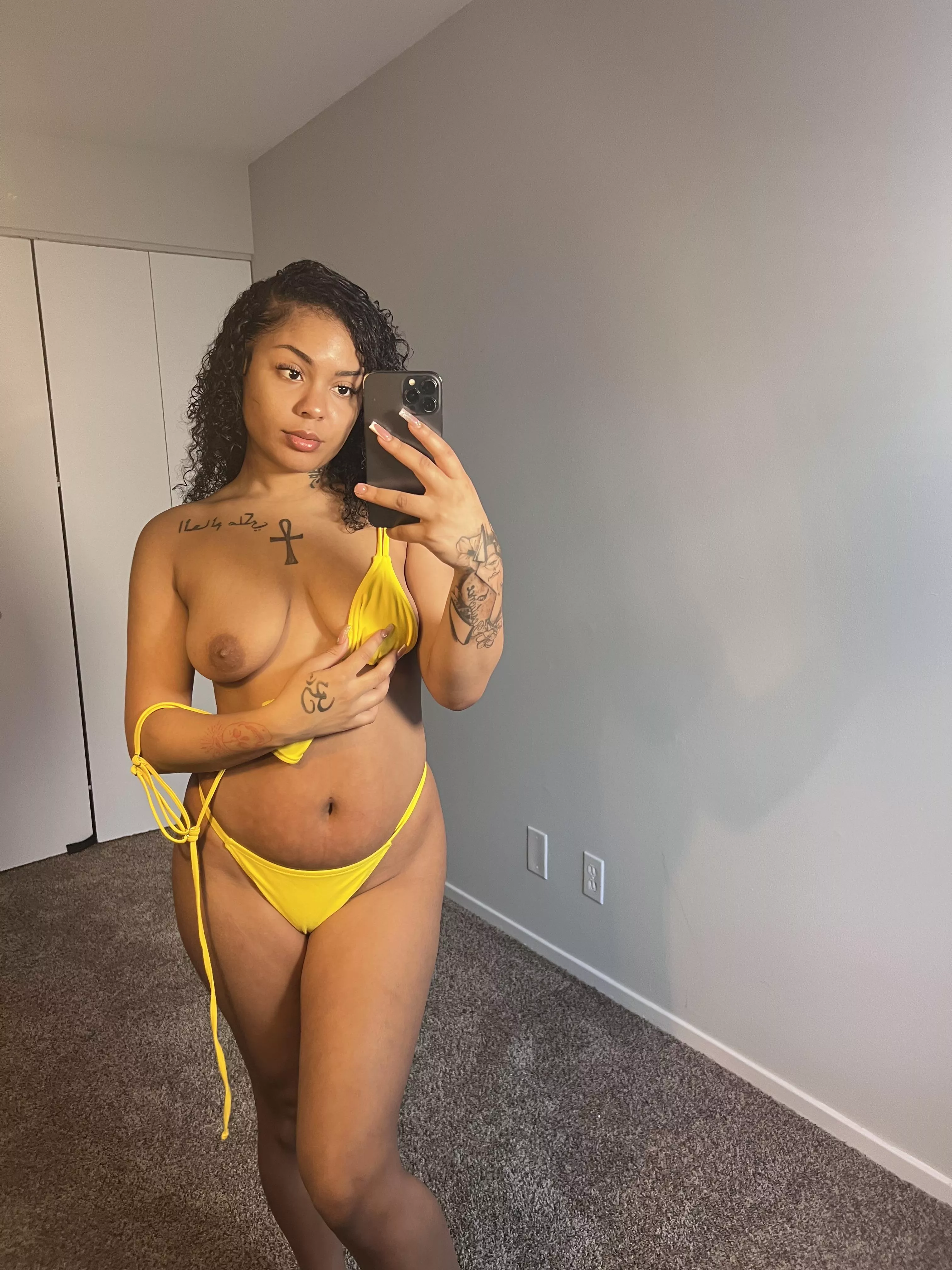 Do I look good in yellow ? posted by bbylxya