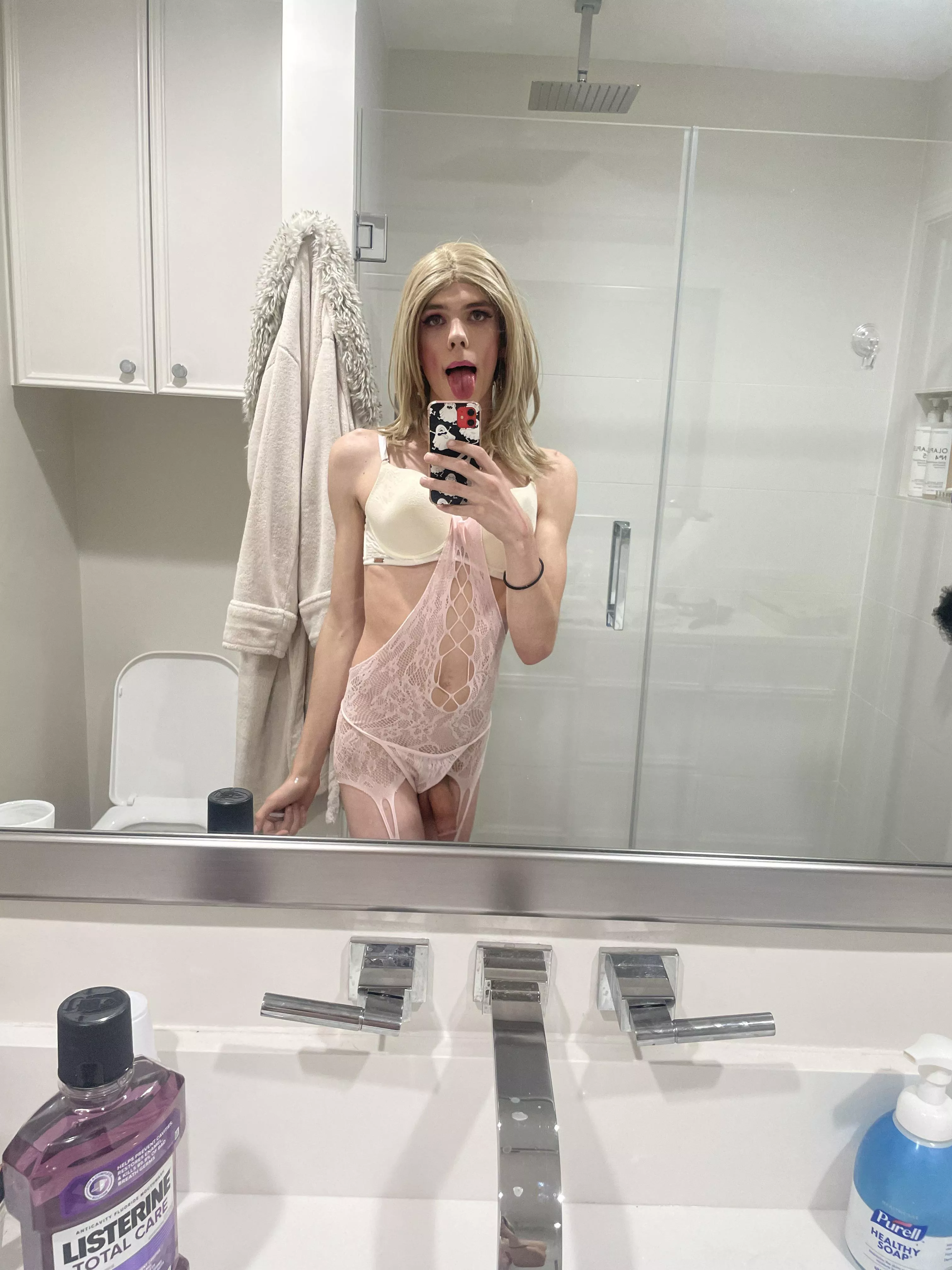 Do I look like a slut posted by Sissynickiii