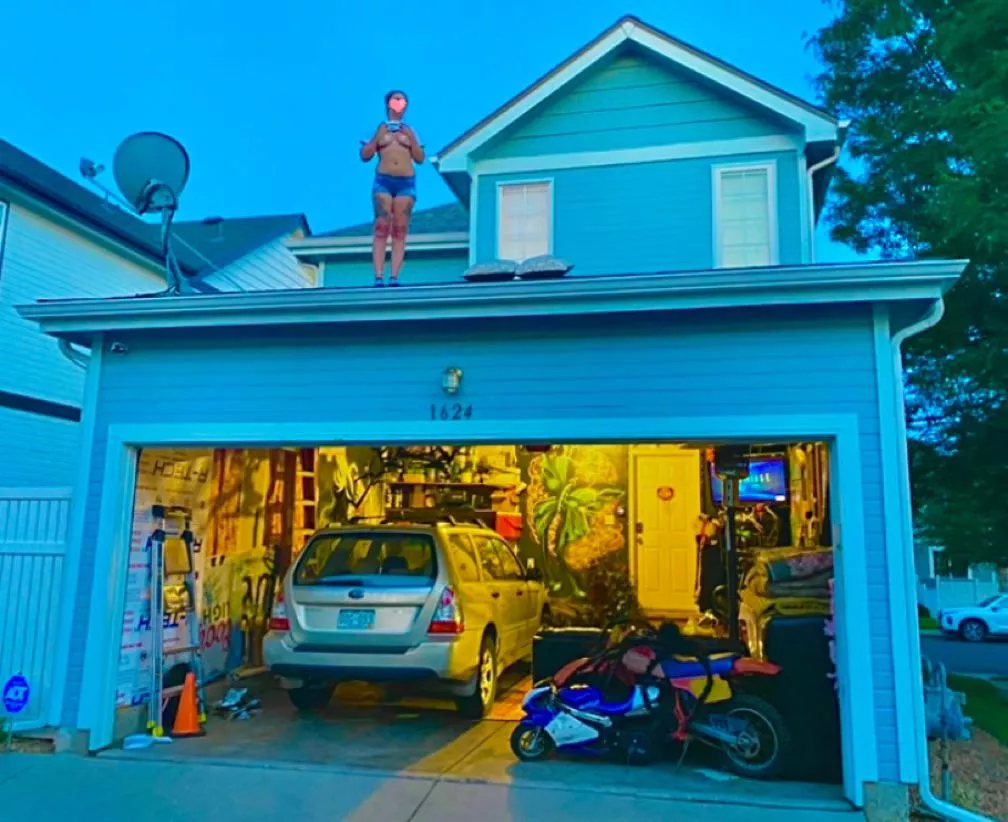 Flashing for the neighbors 🤭 posted by KnQMaverick