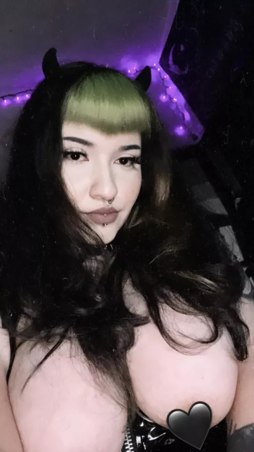 How’s your night going?😈 by SpookyHailey__