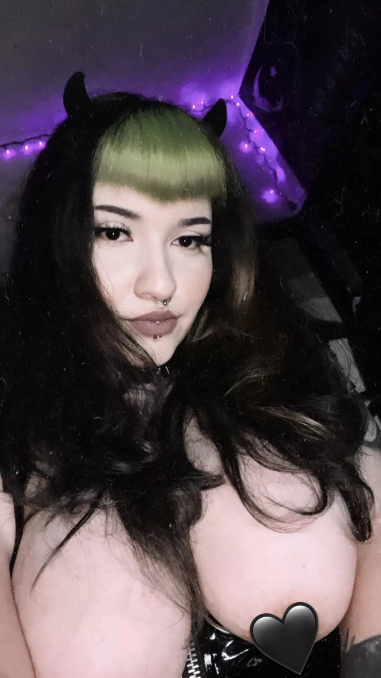 How’s your night going?😈 posted by SpookyHailey__