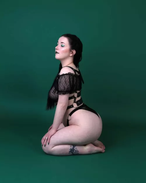 I look better bent over by massteenfaintings