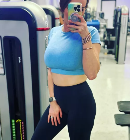 Leg day! by Justdrawnthatway_