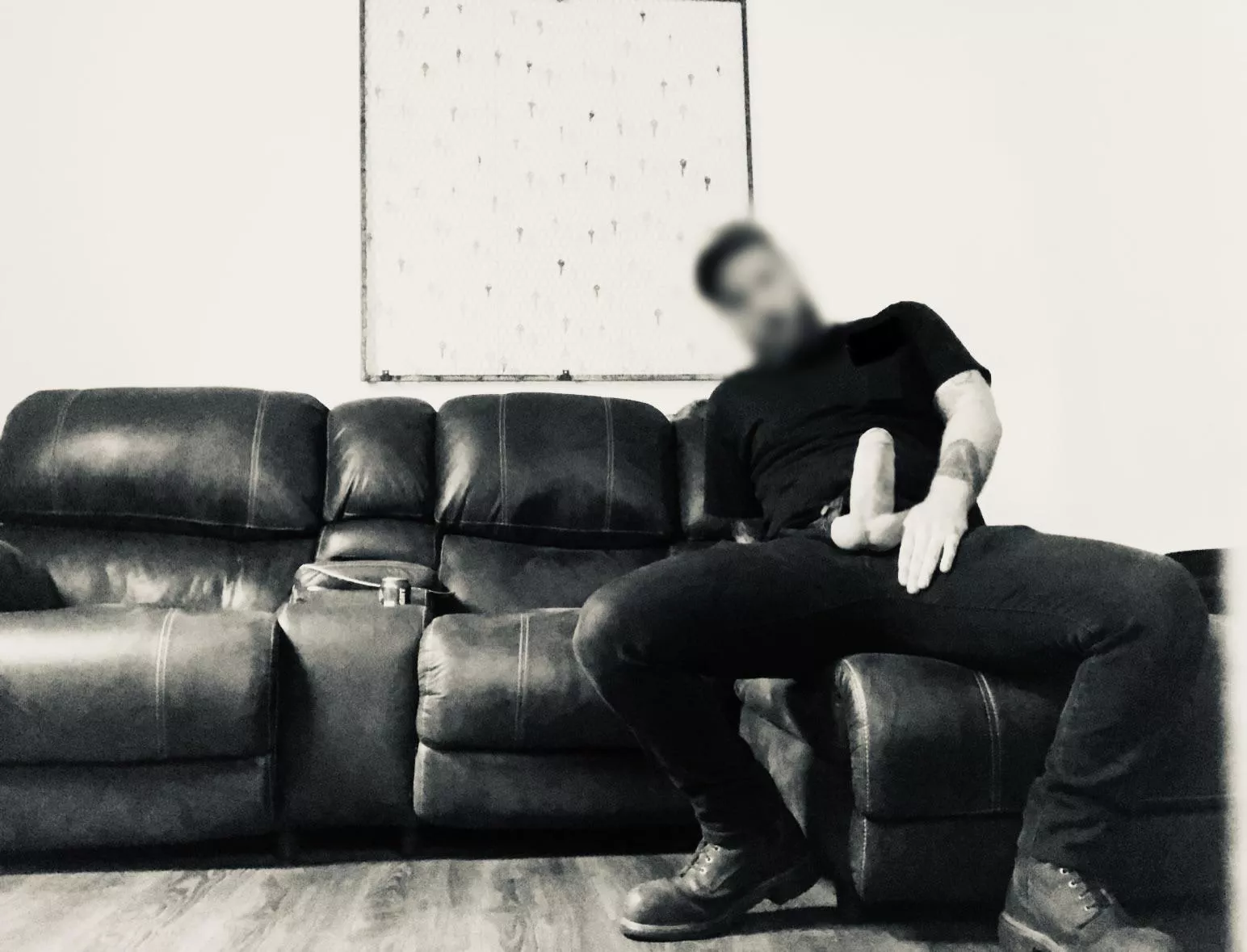 Lounge posted by bigdicknoface