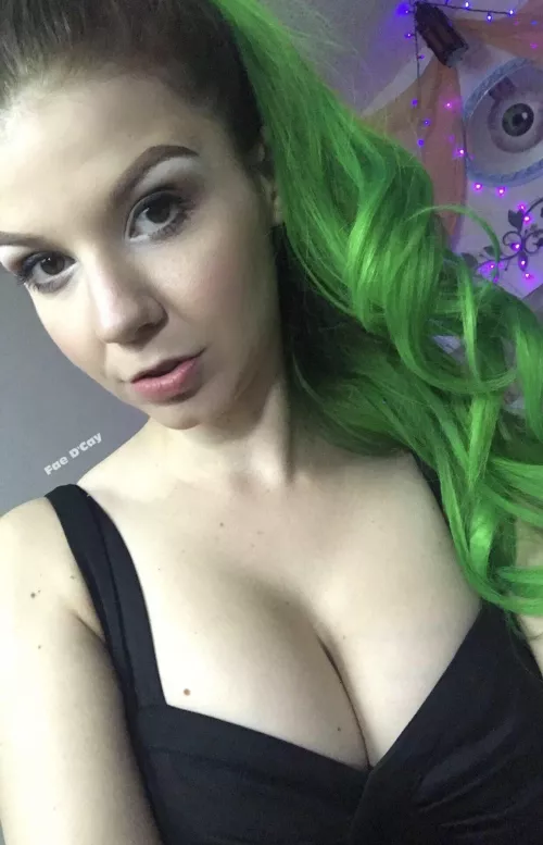 Mean and green by FaeDCay