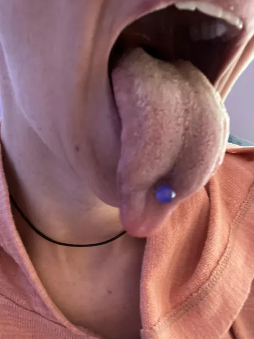 Pointed tongue for you 😘 by xrubyxravenx