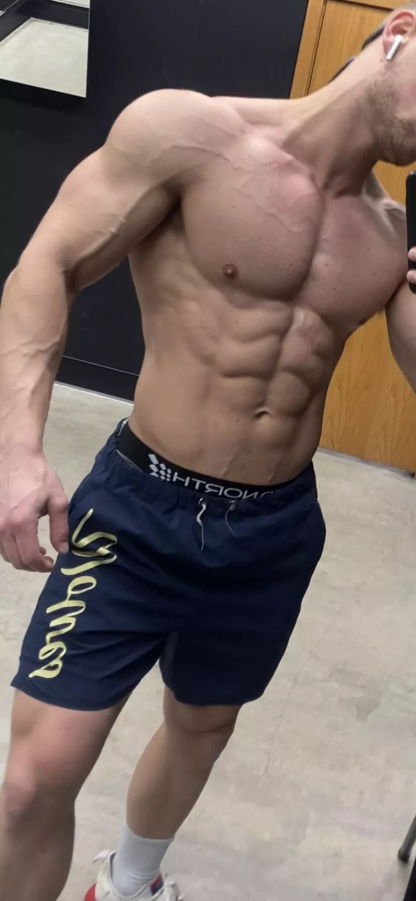 Putting in the work at the gym until I find my big titty queen [M] 25 posted by Glad_Success
